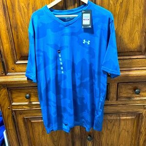 🍁2/$15UnderArmour men’s XXL loose fit neck NWT blue camo shirt.🍁
